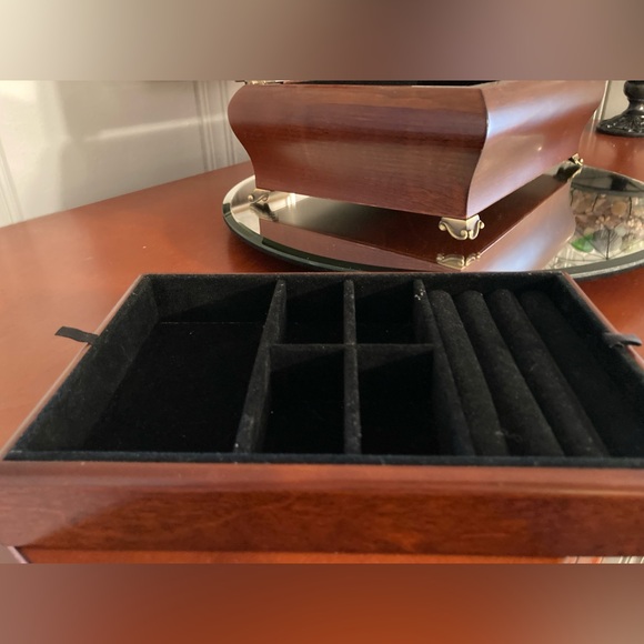 Vintage Bombay Co solid wood velvet lined jewelry box,removable tray,plays music - Picture 10 of 13